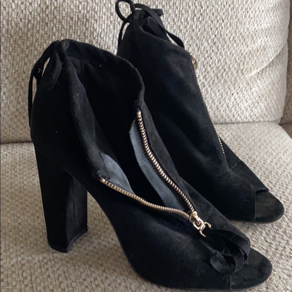 Heels - Picture 2 of 4